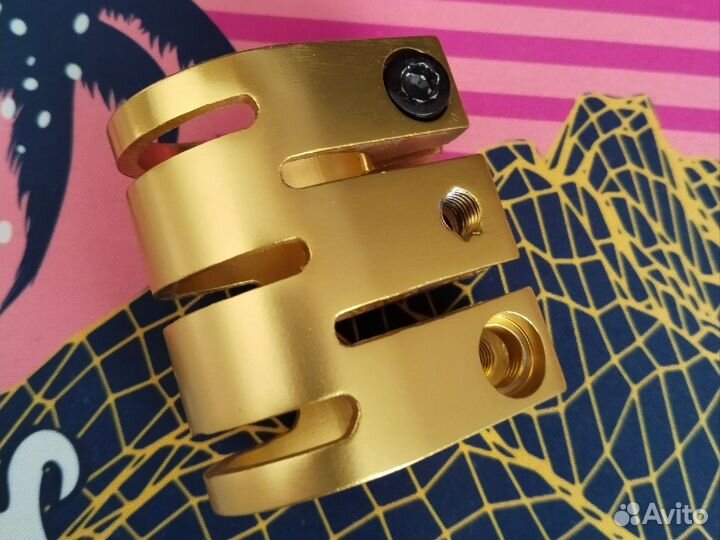 Зажим для трюкового самоката