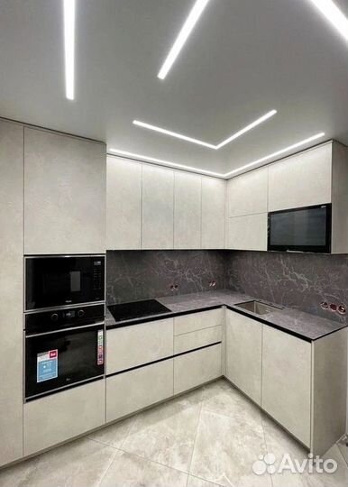 Кухонный гарнитур угловой