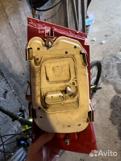 Фонарь задний левый