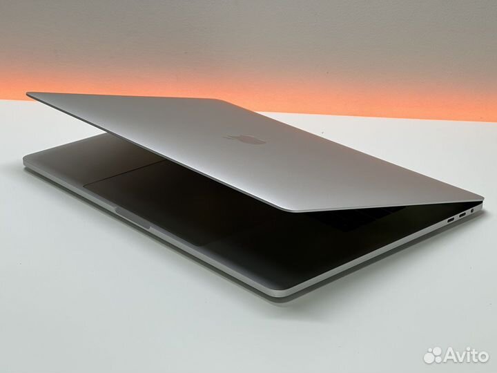 Топовый MacBook Pro 15 2019 i9/32/512/2 видео