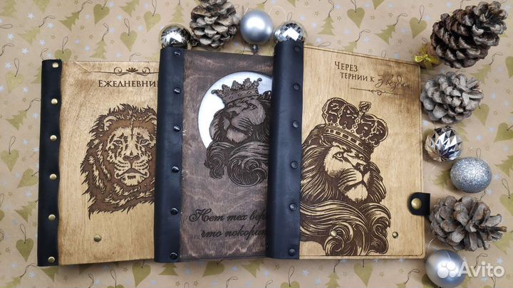 Ежедневник из дерева и кожи с гравировкой