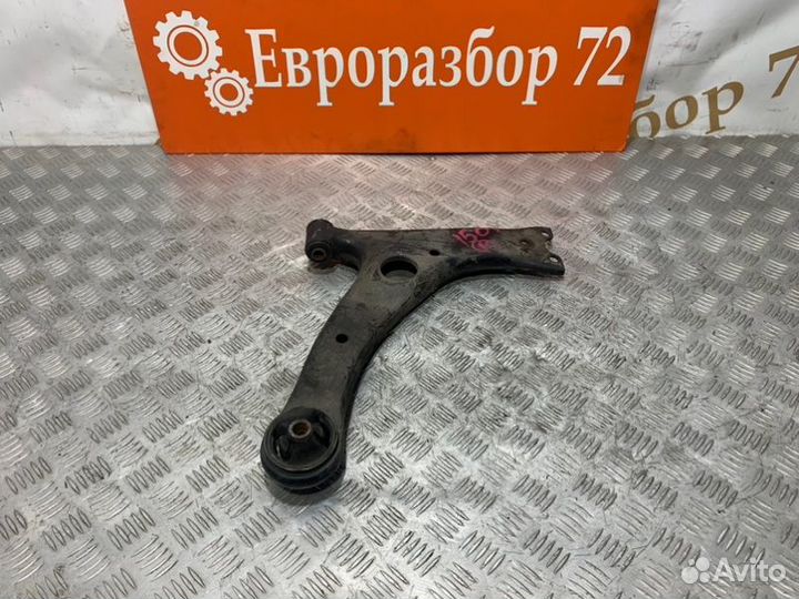 Рычаг передний правый Toyota Corolla ZZE121