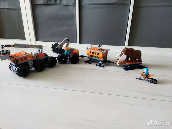Lego City 60195 передвижная арктическая база