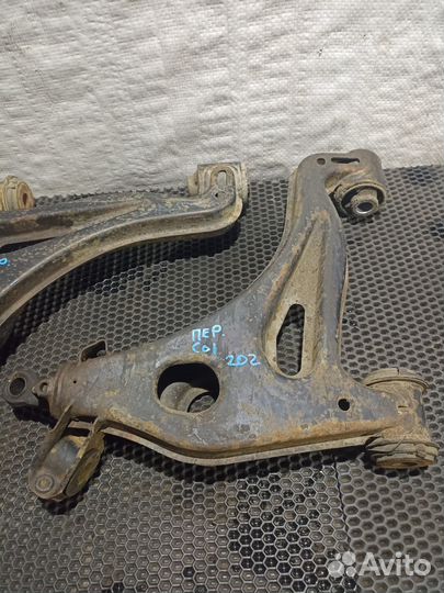 Передние нижние рычаги C220 W202 Mercedes