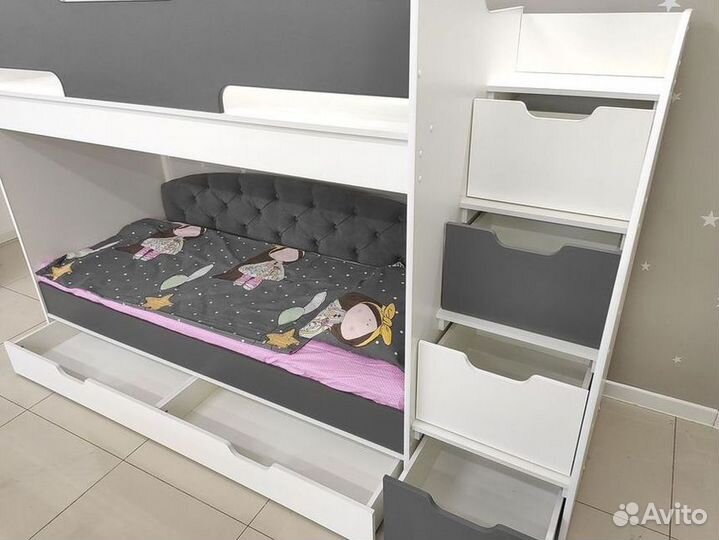 Детская двухъярусная кровать с комодом