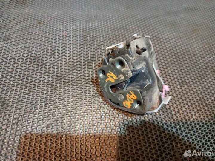 Замок двери задний правый Nissan Ad VY10