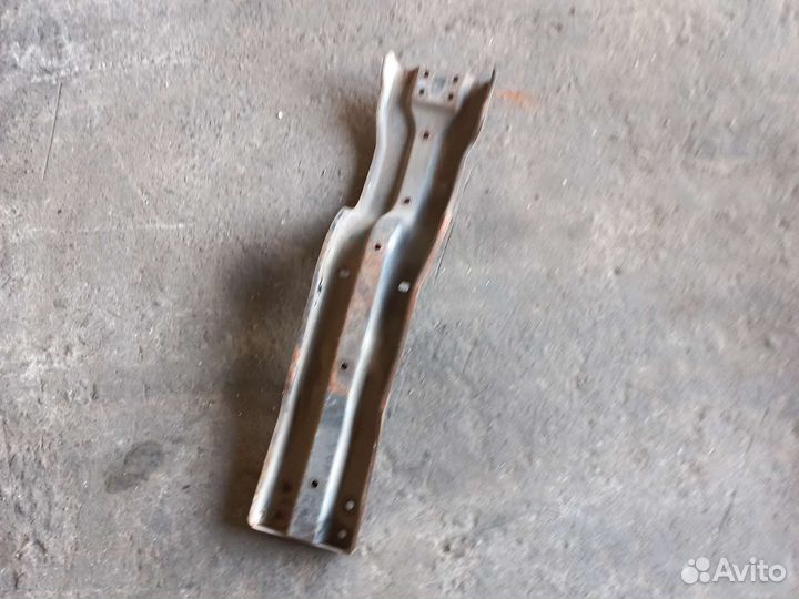 Suzuki балка под коробку 2000-2005 год