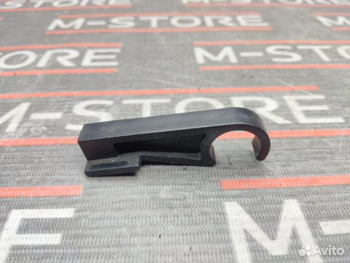 Держатель патрубка системы охлаждения