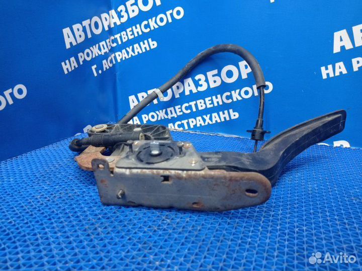 Педаль газа Chevrolet Trailblazer внедорожник LL8