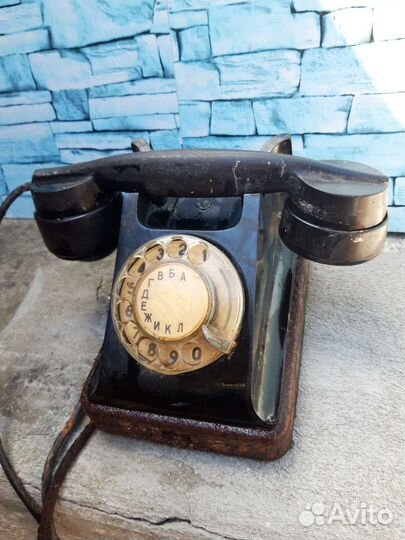 Старинный телефон