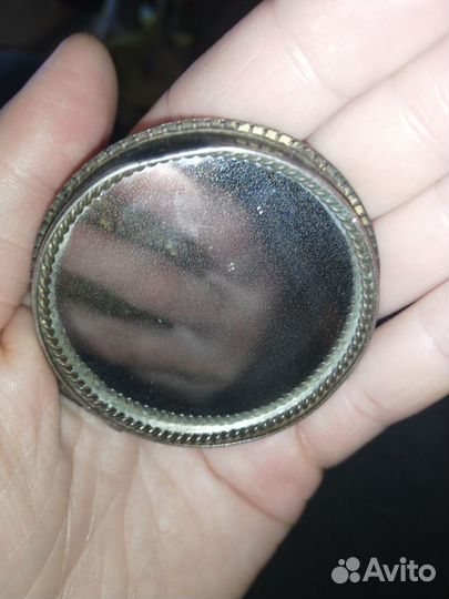 Крышка от пудреницы с зеркалом