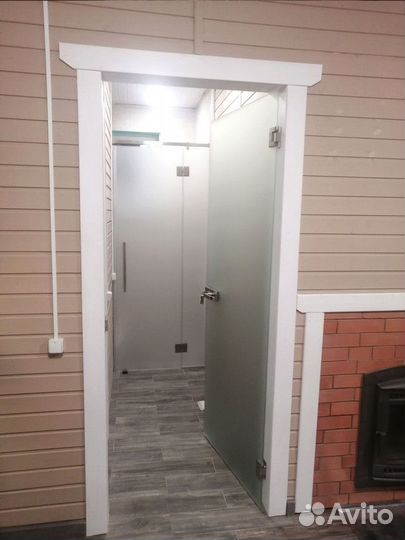 Стеклянная дверь на заказ от 3 дней