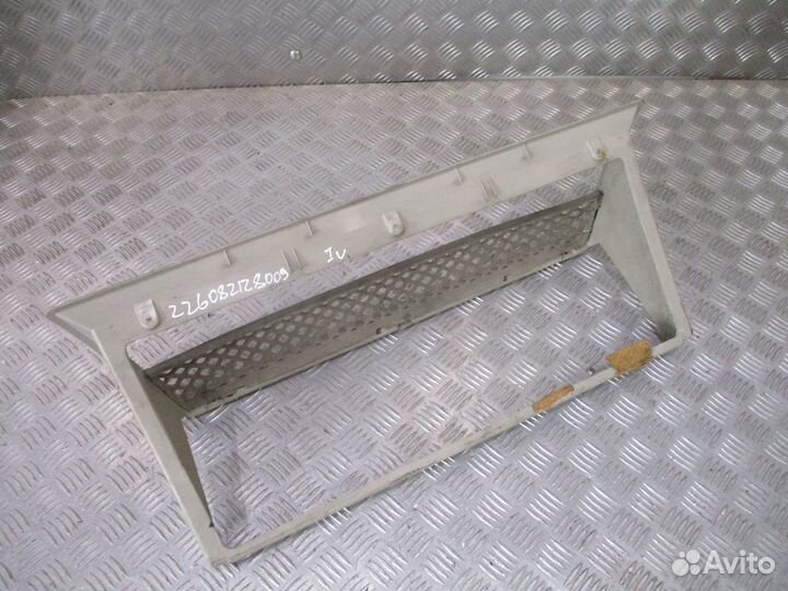 Ящик вешевой верхний центральный Iveco 504169396