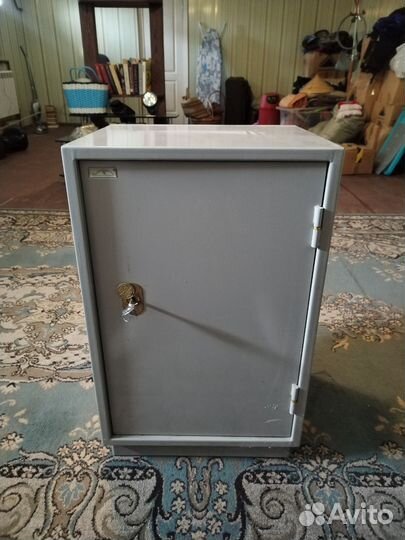 Сейф металлический