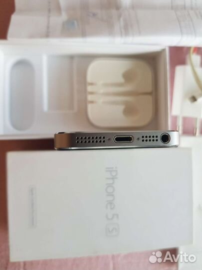 Телефон iPhone 5s