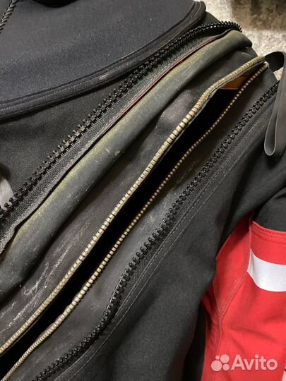 Сухой женский гидрокостюм для дайвинга