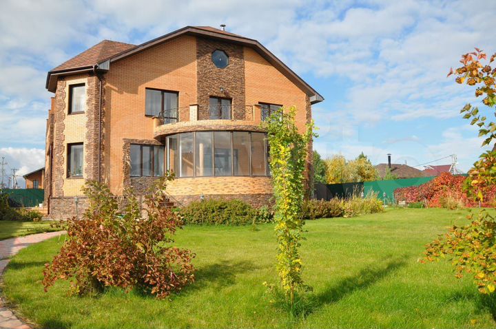 Коттедж 580 м² на участке 13,8 сот.