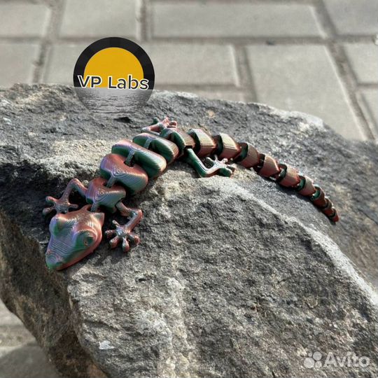 Геккон, игрушка пластиковая