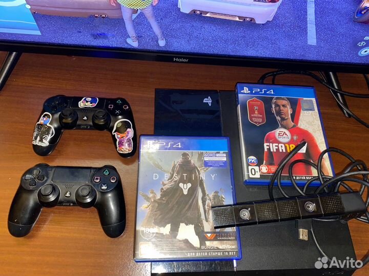 Sony PS4 + 2 игры +2 джойстика + камера