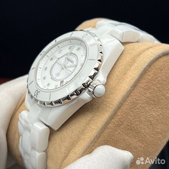 Часы Chanel J12