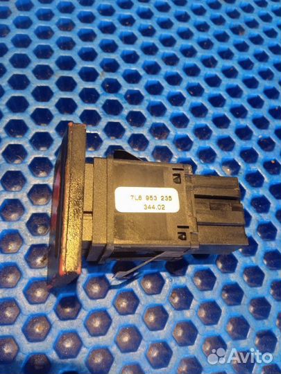 Кнопка аварийной сигнализации Volkswagen Touareg