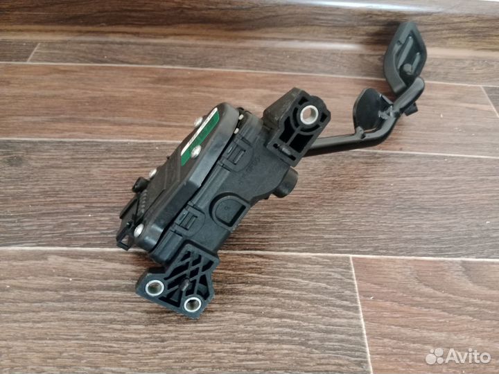 Педаль газа Audi A4 B7