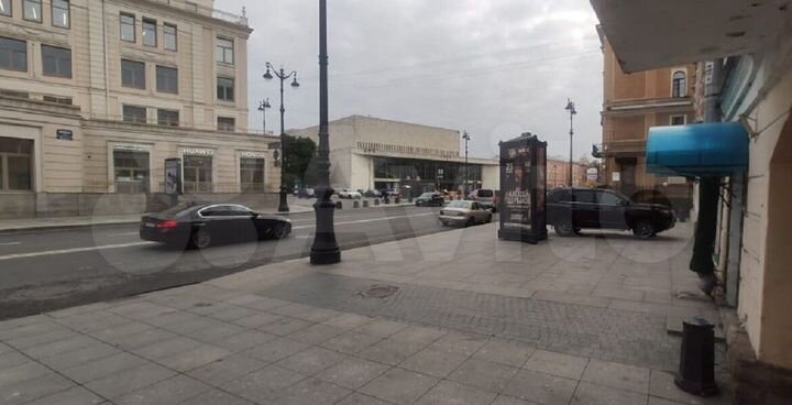 Центр СПб. Огромный трафик