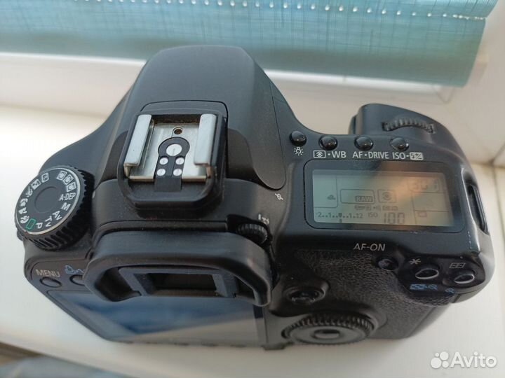 Зеркальный фотоаппарат Canon 40d