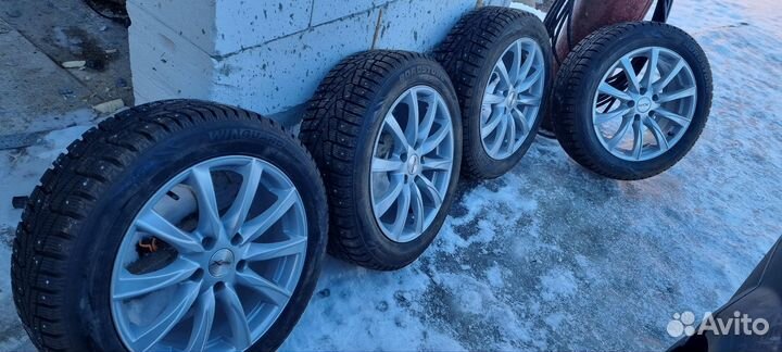 Roadstone Winguard 215/55 R17 98