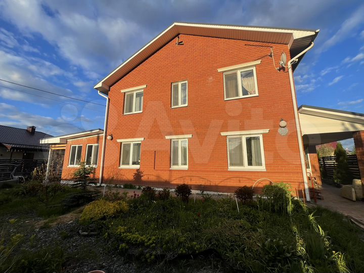 Дом 207 м² на участке 7 сот.