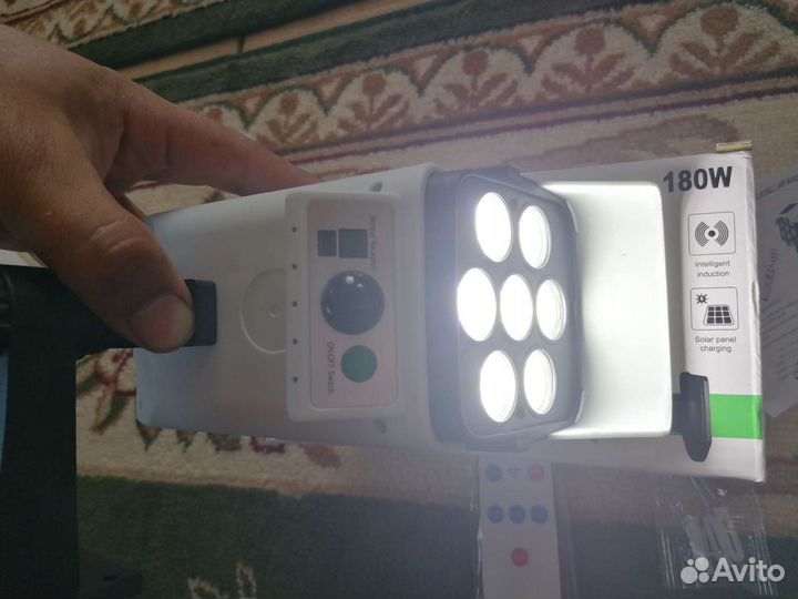 Солнечный светильник с датчиком движение