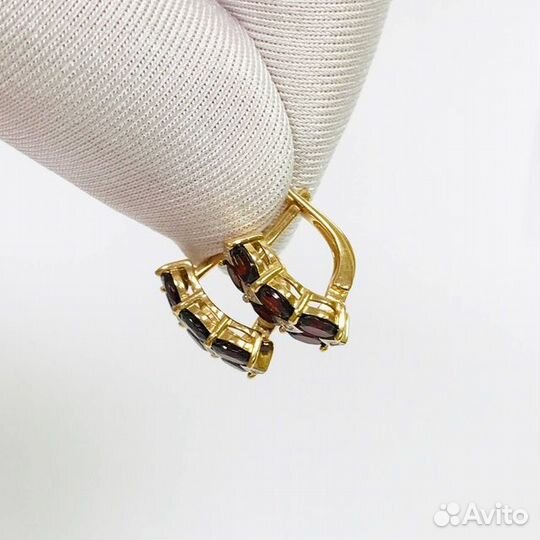 Золотые серьги с камнем