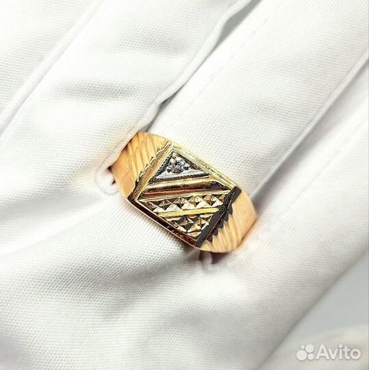 Золотое кольцо с камнем 22,5р