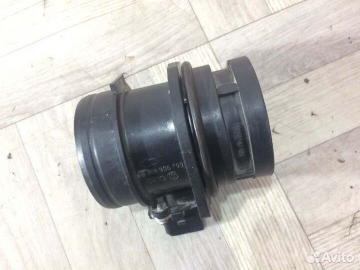 Расходомер воздуха дмрв Volkswagen Passat B6 2.0