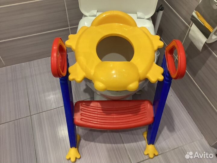 Детское сиденье на унитаз со ступенькой