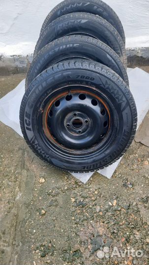 Bridgestone Blizzak DM-V1 185/65 R15