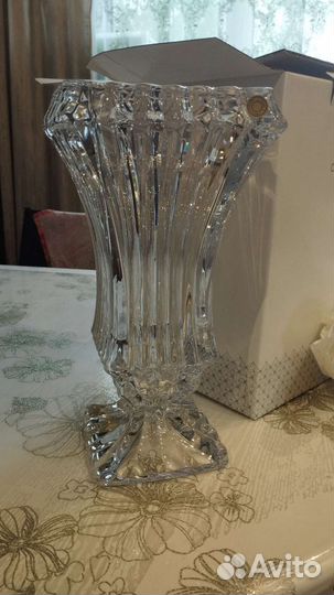 Большая хрустальная ваза для цветов