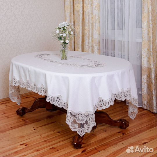 Скатерть из льна с кружевом