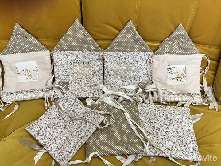 Бортики на детскую кроватку на лентах