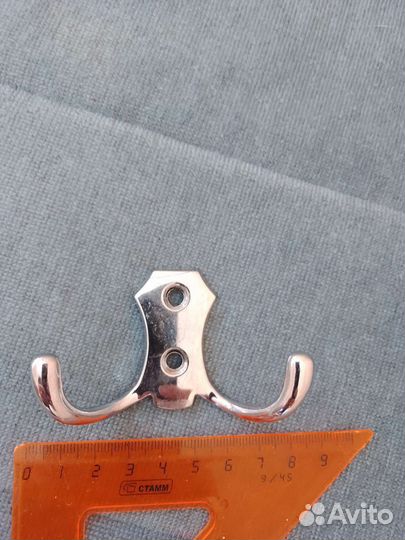 Крючок мебельный