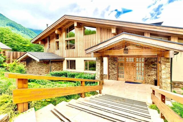 Дом 370 м² на участке 20 сот.