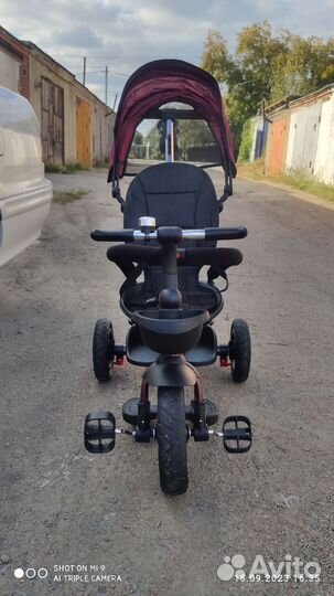 Трехколесный велосипед с ручкой Kreiss