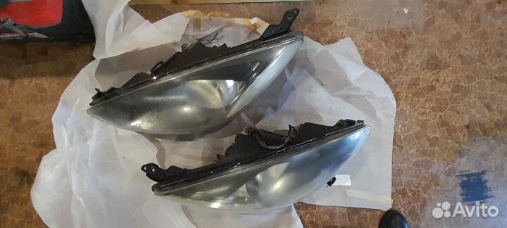 Передние фары на Mazda Demio