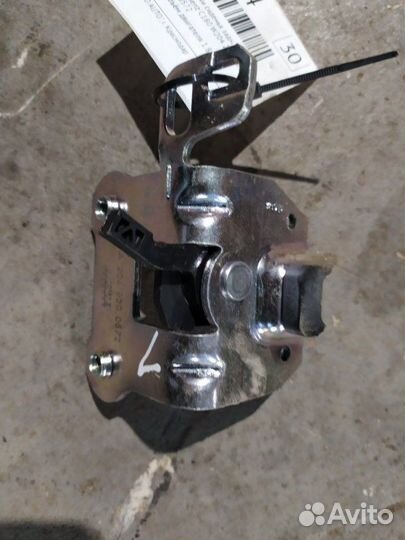 Замок спинки сиденья задний Mercedes Benz C180