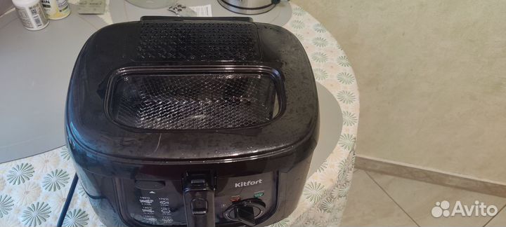 Фритюрница Kitfort KT-2018, 1800 Вт, 2.5 л, черная