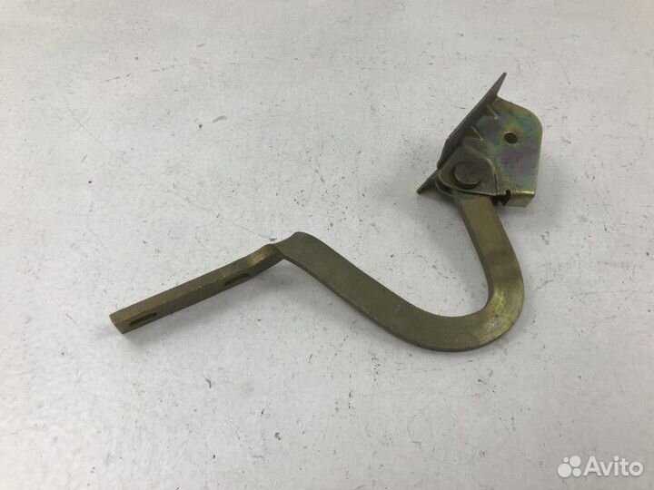 Петля крышки багажника левый Daewoo Nexia 1