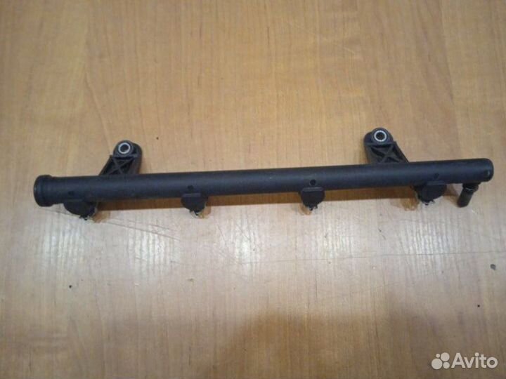 Рейка топливная (рампа) Renault Logan (Sr)