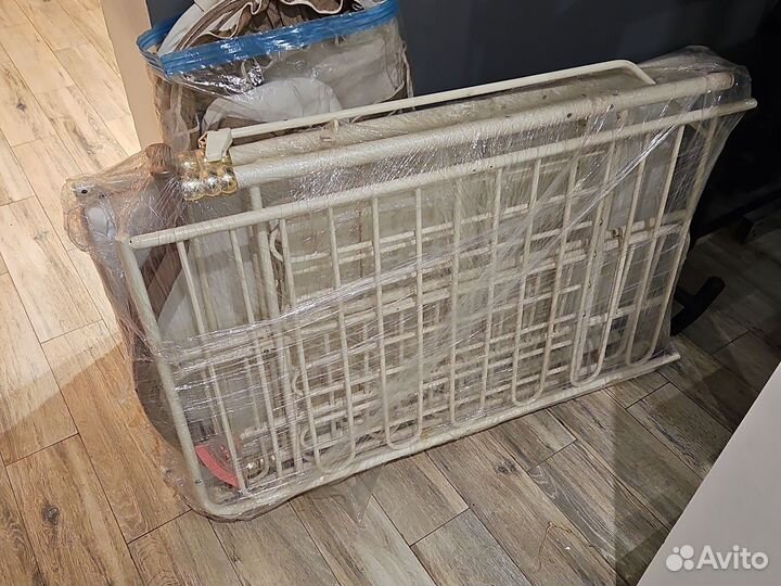 Детская кровать металлическая с подвесной люлькой