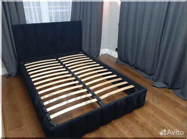 Кровать с мягким изголовьем