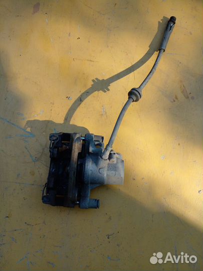 Супорт правый задний Ford Focus 2